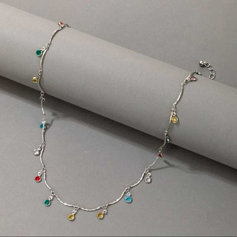Candy Color Rhinestone Pendant Choker Necklace (Silver)